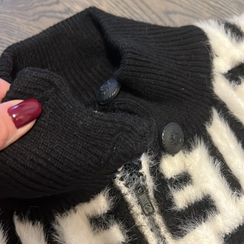 Sweater - Picture 3 of 4